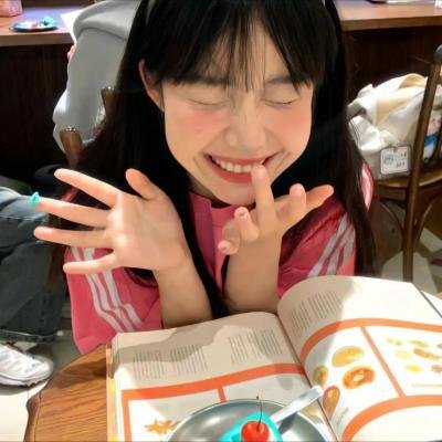 圈内老戏骨与前任深夜同框，评论区沦陷，三天三夜引热议
